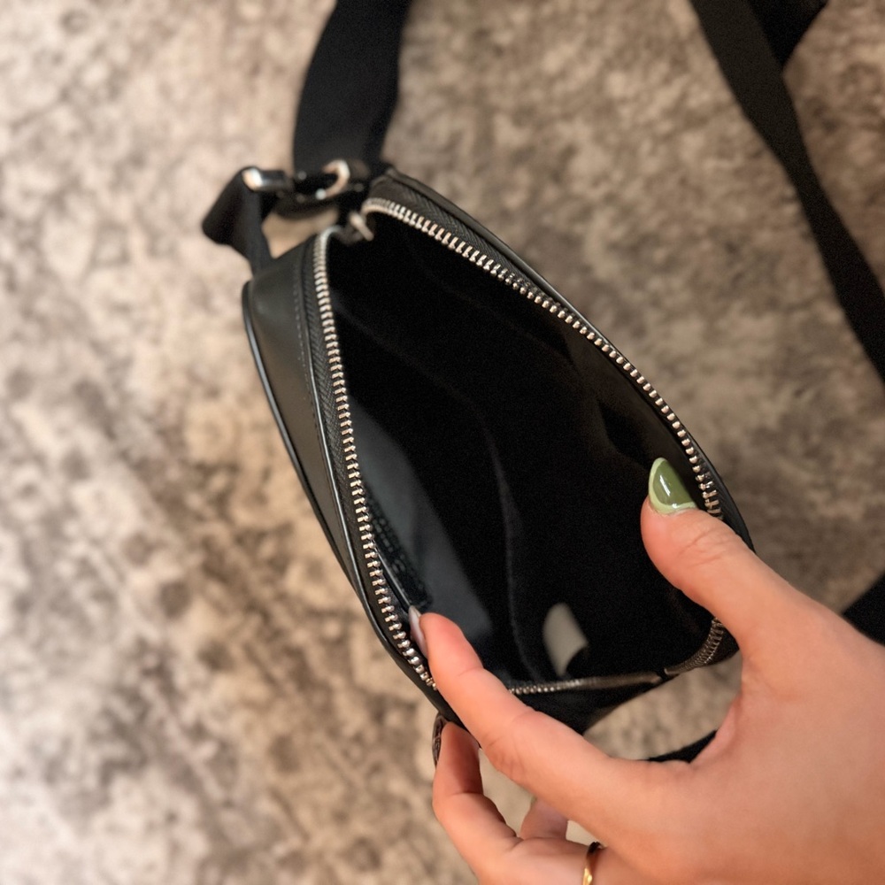 NWOT lululemon athletica leather Black Belt Bag - Picture 2 of 3